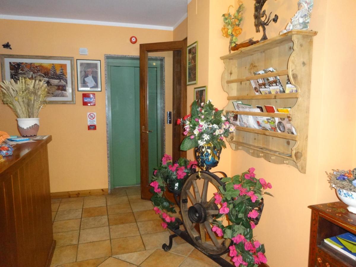 Hotel Genzianella Presenaio Exterior foto